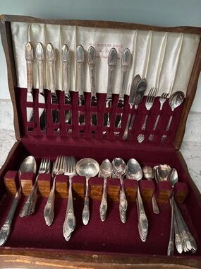 1847 Rogers Bros Silverplate Flatware Set - Silver Dining Collection
